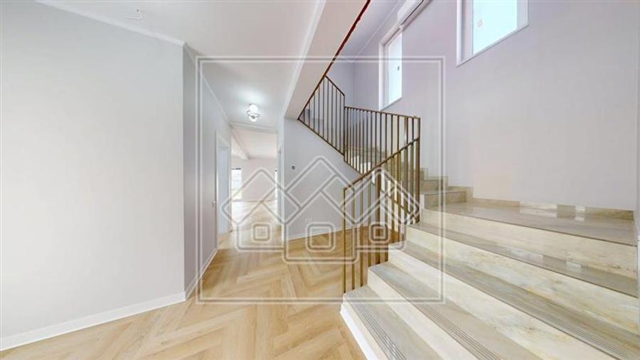 Casa individula de vanzare, teren mare, 4 camere, la cheie, zona buna