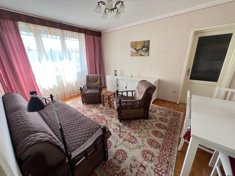INCHIRIEZ apartament 3 camere semidecomandat, zona Milea