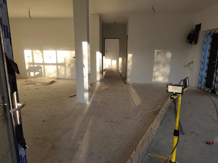 FARA COMISIOANE in Gulia vatra Satului la drum asfaltat casa 4 camere 2 bai P+M
