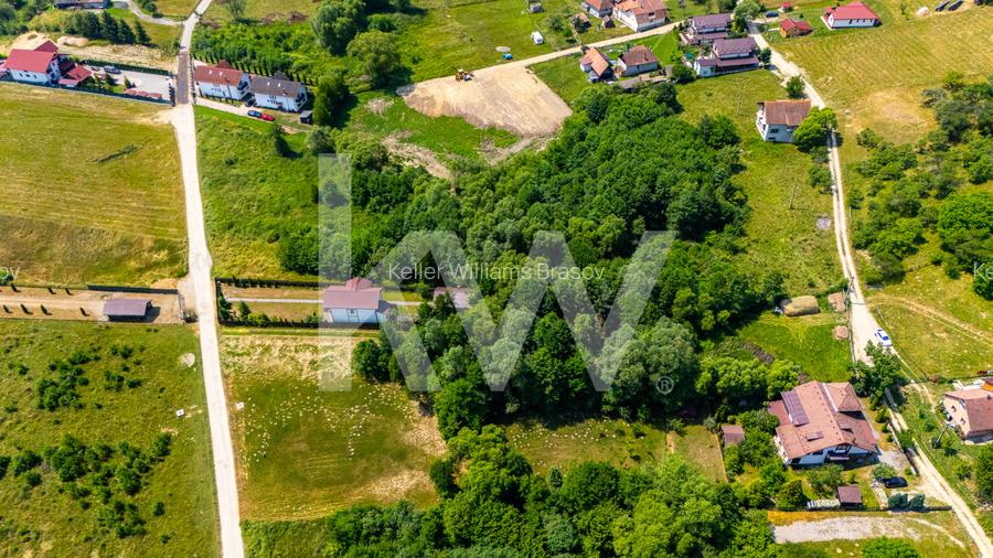 Teren intravilan 1173 mp cu utilități și cabană în Predeluț, Bran – Comision 0% - 17