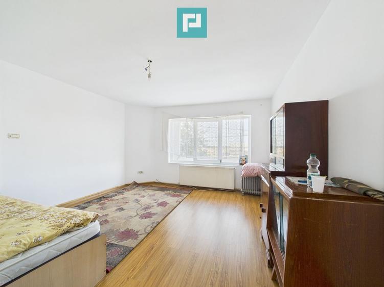 Casă P+E+M în zona Mehala pe arteră principală
