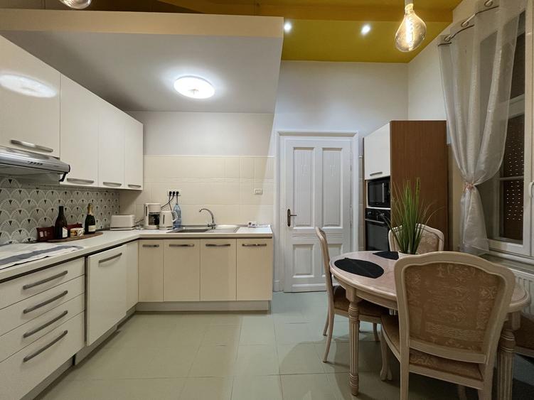 Apartament 4 camere - zona Sinaia