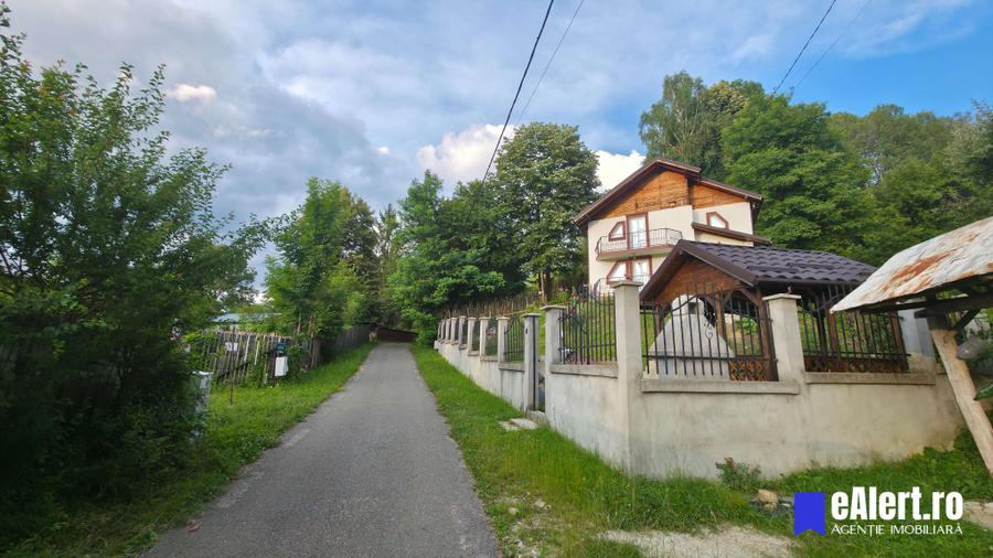 Vând casă de vacanță Bezdead, vedere la vale, acces Munții Bucegi