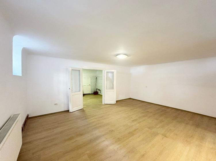 Apartament la demisol 60 mp utili - Str Einstein - Central
