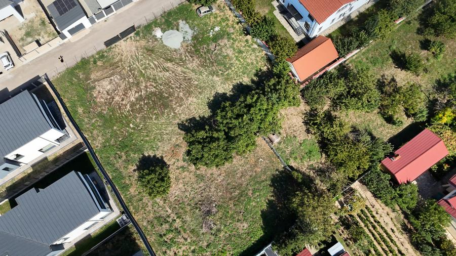 TEREN ÎN ARCAȘILOR DE VÂNZARE