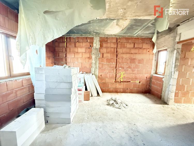Duplex cu 5 camere de vanzare in localitatea Sacalaz, zona Centrala