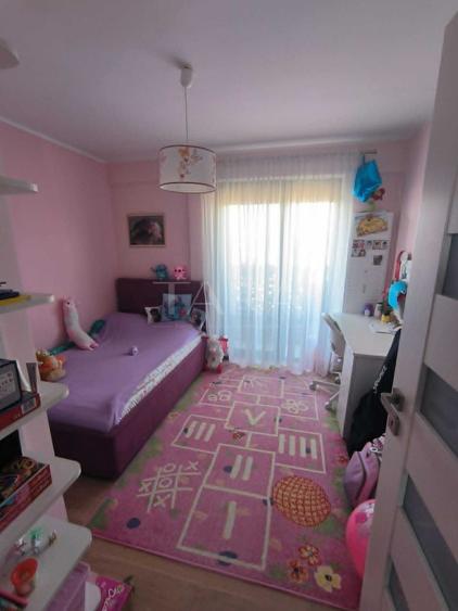 Apartament 4 camere, Europa, terasă 30 mp, parcare subterană, 2 boxe.
