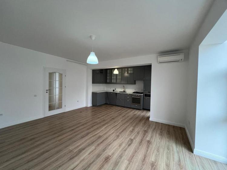Apartament 3 camere de vanzare in complex cu piscina