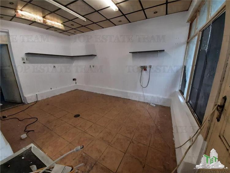 Spatiu comercial Sebastian - Dunavat cu teren si ,posibilitate garare 2 mas