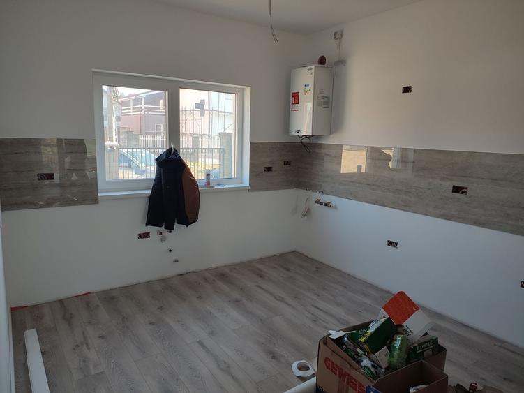Sacalaz, 1/2 Duplex pe Etaj, 4 Camere,2 Bai,Terasa Acoperita