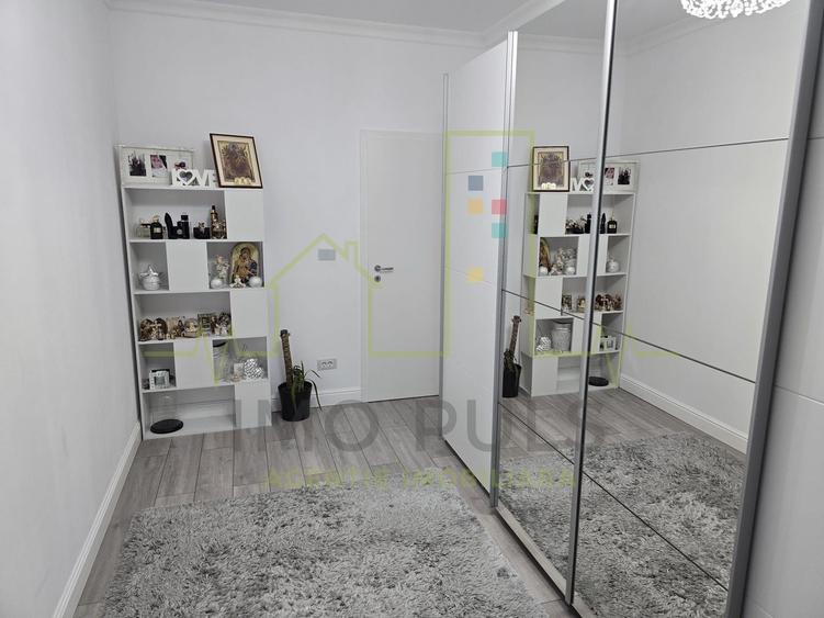 3 Camere. Etaj 1. Mobilat si utilat. 2 locuri de parcare. 2 Bai. 2 Balcoane