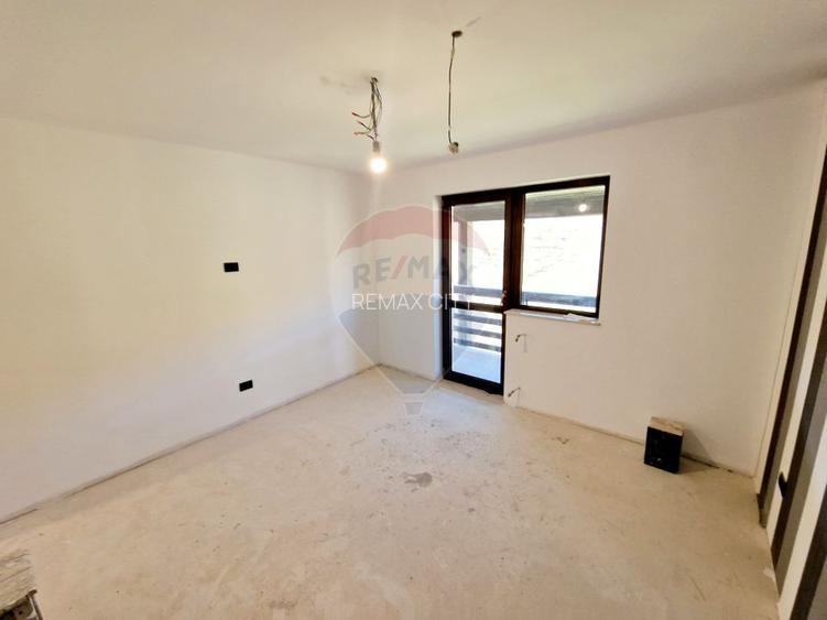 Casă / Vilă cu 8 camere de vânzare în zona Balaur - 17