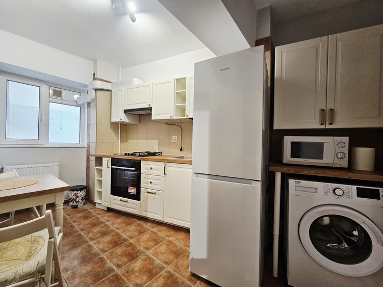 Prima inchiriere/ Apartament decomandat