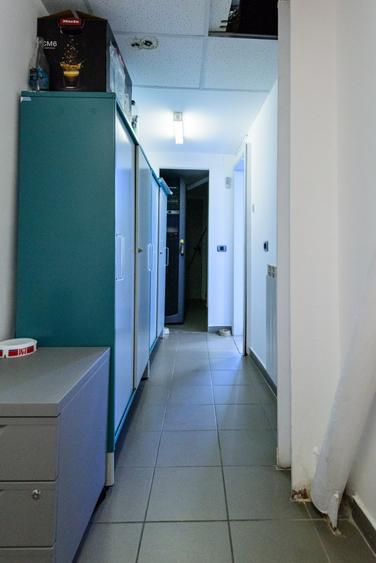 Sediul Administrativ Premium – 225 mp Utili, Compartimentare Modulară din Sticlă