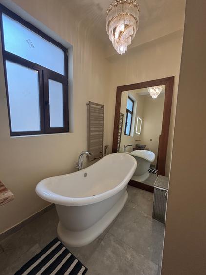 Inchiriere apartament cu 4 camere cu vedere in Parcul Cismigiu