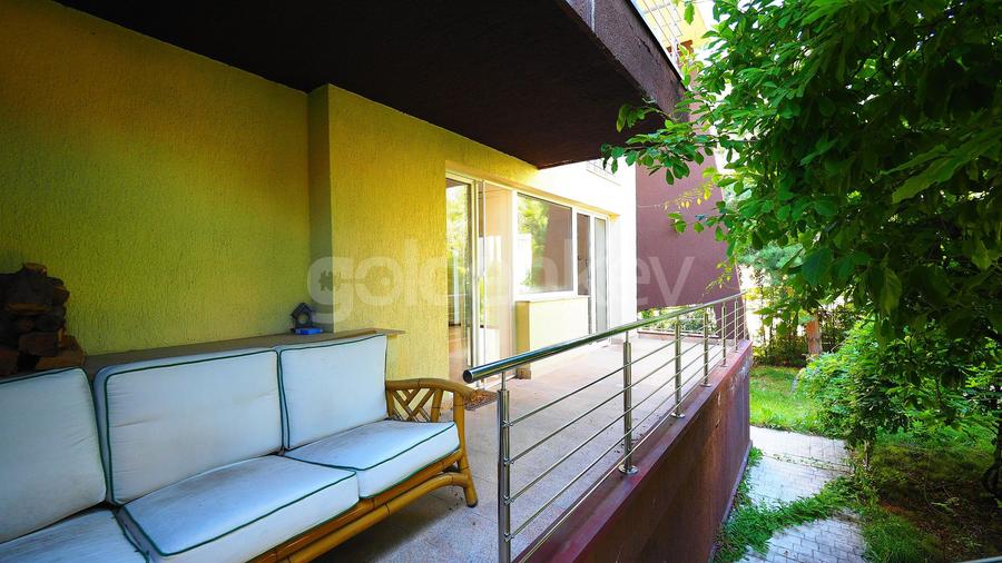 Vilă cu 7 camere, 5 bai | gradina 350mp, 2 garaje
