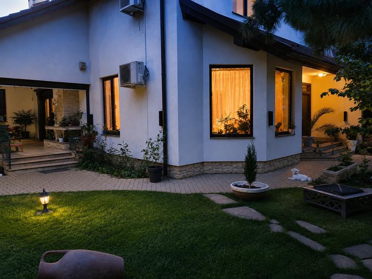 Vila spatioasa de vanzare 7 camere cu gradina amenajata si terasa spectaculoasa