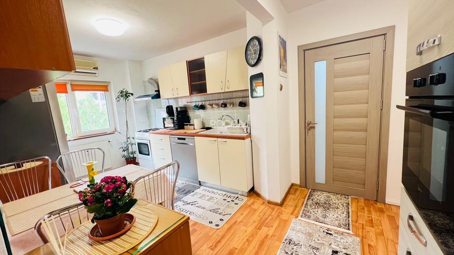 Apartament de 4 camere, 81 mp, 2 bai, balcon, Calea Moșilor - 11