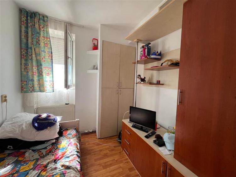 Lugoj, Ap. 1 Cam., 41 Mp., Et. 3, Strada Cernei, Langa Liceul Aurel Vlaicu