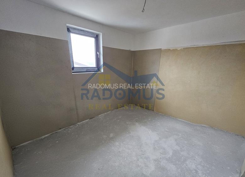 Vila Tătărani - 280 mp utili - 500 mp Teren - 8 Camere + 4 Băi - 18