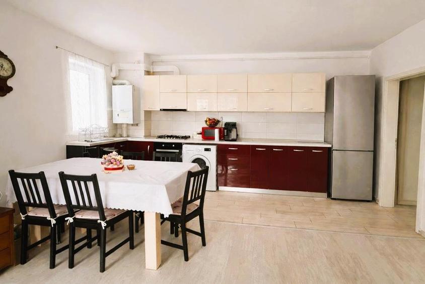 Apartament 3 camere mobilat si utilat. Parcare si boxa incluse in pret. Zona Tra