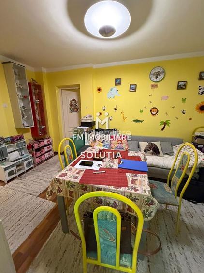 Apartament  3 camere decomandat, etajul 2 -zona Casa de Pensii - 5