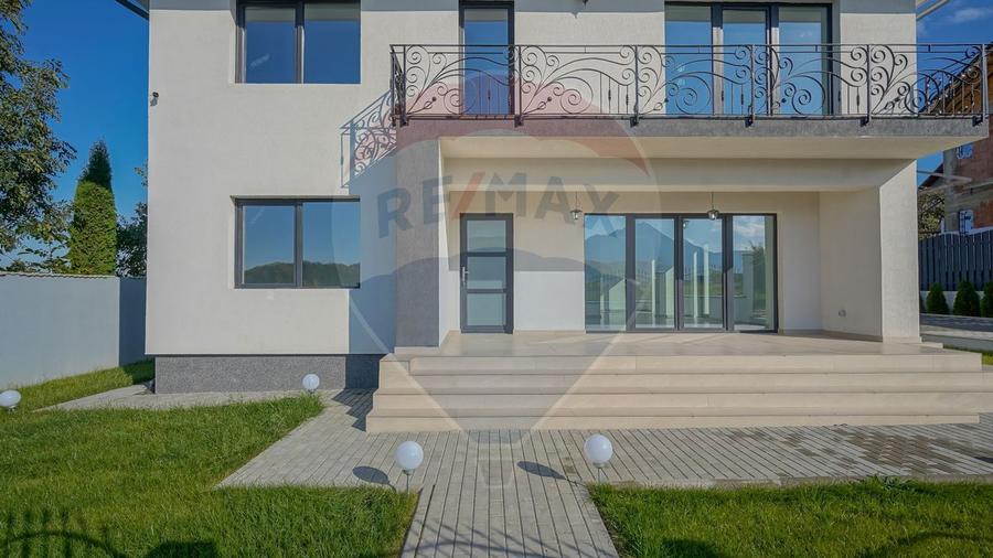 Casă modernă Bunloc, vedere Bucegi, 186 mp, comision 0
