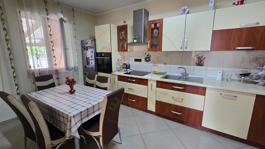 De Vanzare Casa Paulestiului 9 ari teren