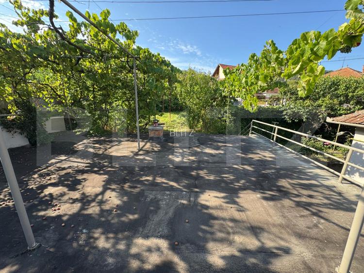 Casă spațioasă cu 6 camere, teren 700 mp, garaj și terasă - 20