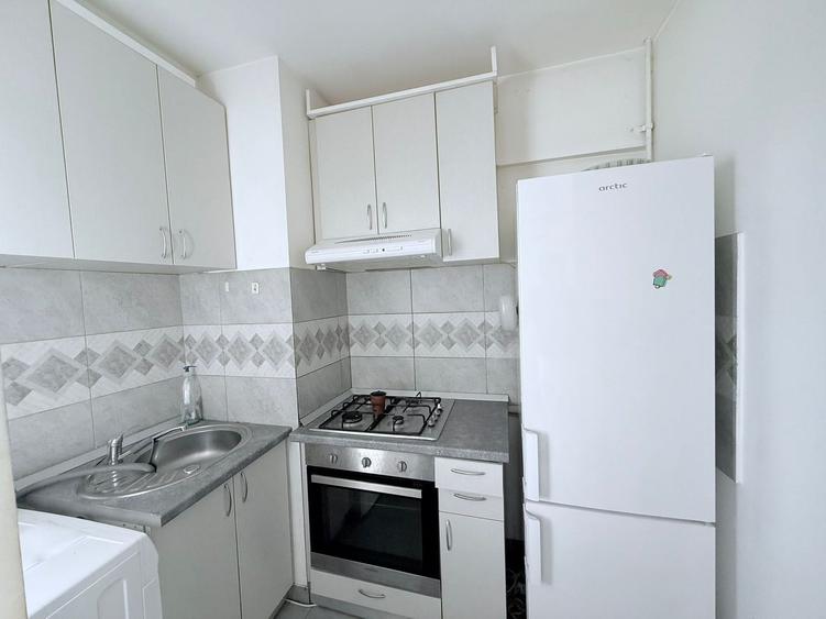 GARSONIERA MODERNA RENOVATA BLOC 1983 GHENCEA TRAMVAI 41