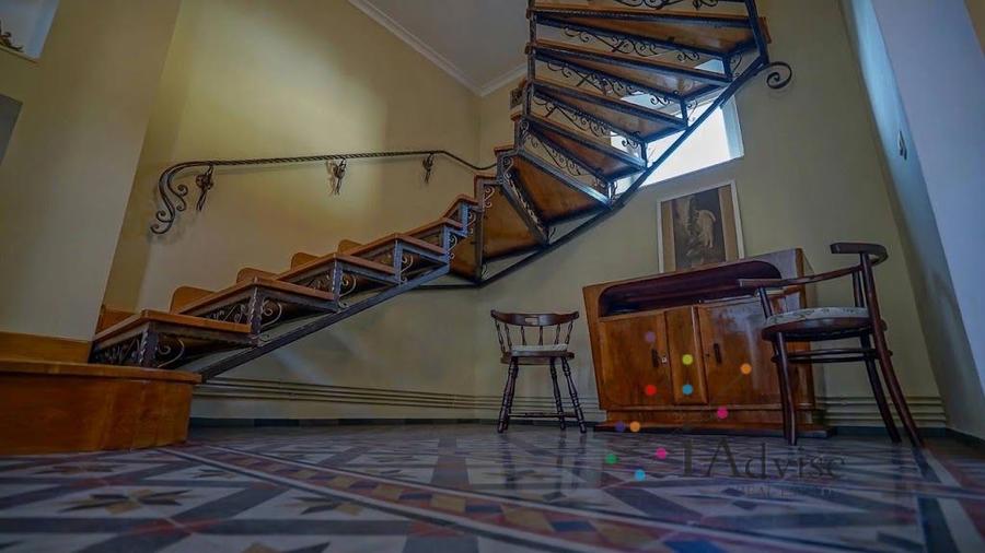 Vilă Istorică de Excepție în Centrul Istoric | 15 Camere | Acces Auto
