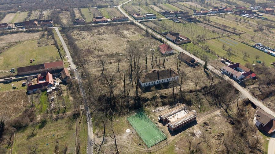 Conac nobiliar de secol XIX cu 8 camere în Maciova