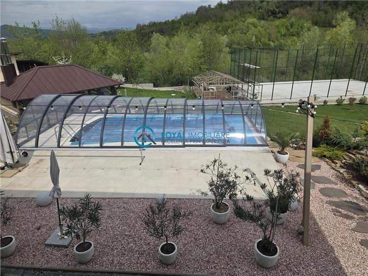 Royal Imobiliare -vanzare vila/ casa de vacanta zona CAMPINA