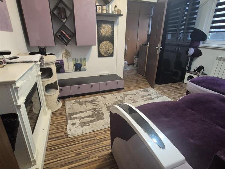Apartament 3 camere, semidecomandat, Valea Rosie