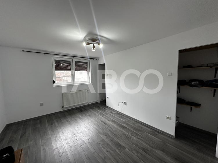 Casa individuala formata din 2 apartamente de vanzare si piscina