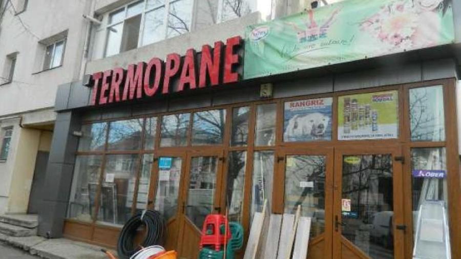 Apartament 3 camere 56 mp - Spatiu Comercial la parter ~ Rosiori de Vede