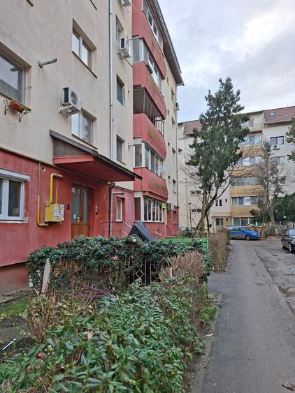 Spatios, bucatarie mobilata si utilata,