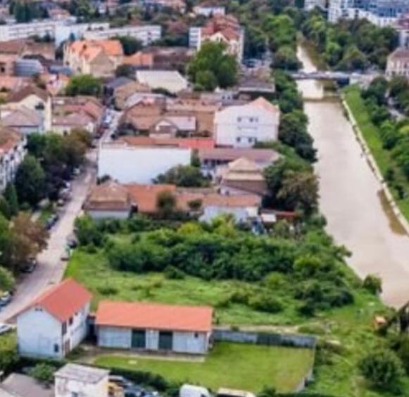 Teren + cladire in zona Fabric, direct pe malul Begai cu 3 fronturi stradale