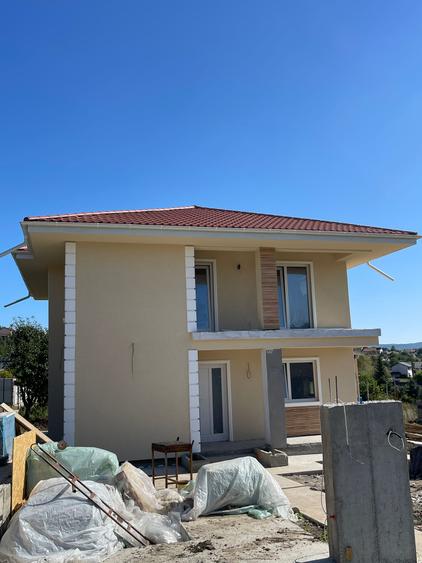 Vila individuala cu 4 camere si 2 bai de vanzare in Valea Adanca
