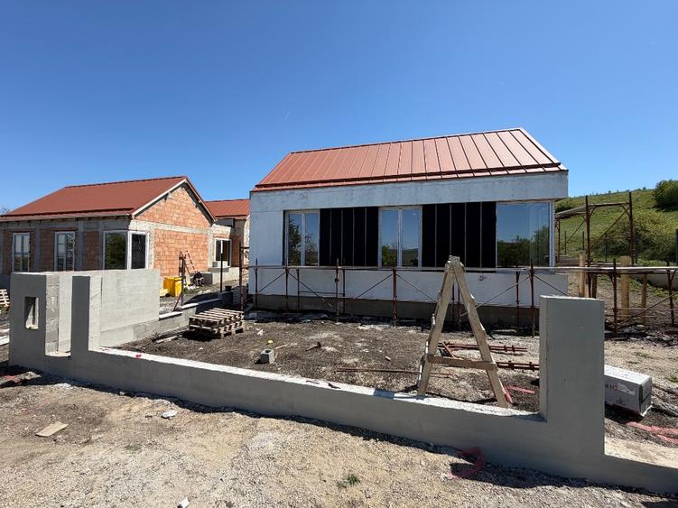 Casă individuală ultra finisată, piscină proprie, Jucu De Sus, predare 2026