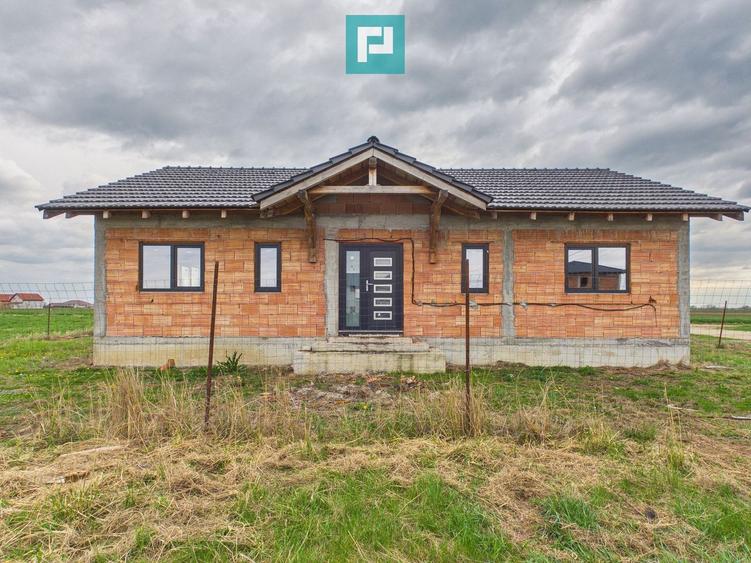 Casa nouă la roșu în Zimandcuz