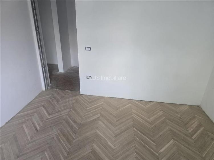 Decomandat cu 2 bai la etajul 2  renovat - 22