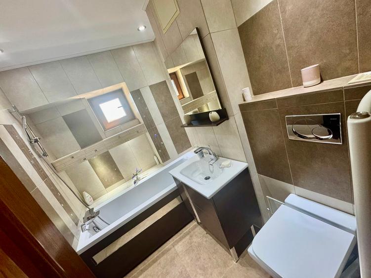 Apartament Premium 3 Camere | 81 mp | Bloc 1990 | Etaj 6/8 | Podu Roș – Vizavi de ANAF