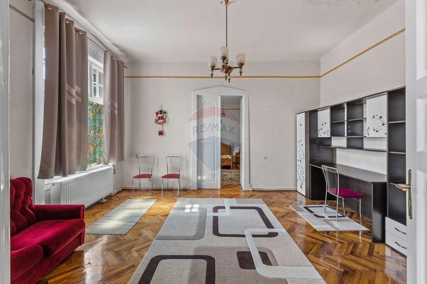 Apartament cu 3 camere zona Boul Roșu