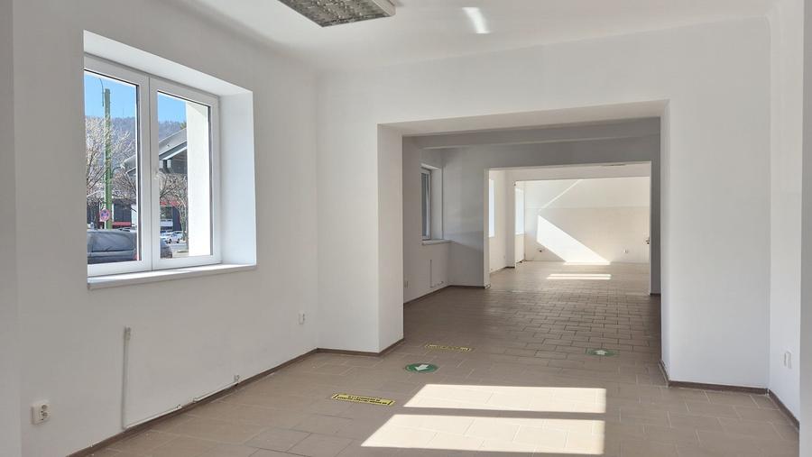Spațiu comercial cu vizibilitate excelentă, strada Carpaților.