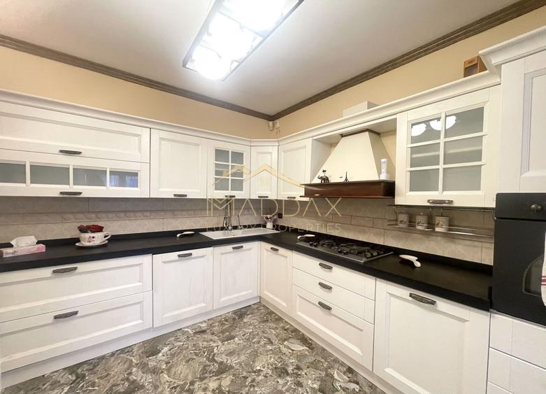 Vila 7 camere**Lake view**Ponton privat**Piscina**Teren 933 MP//Balotesti