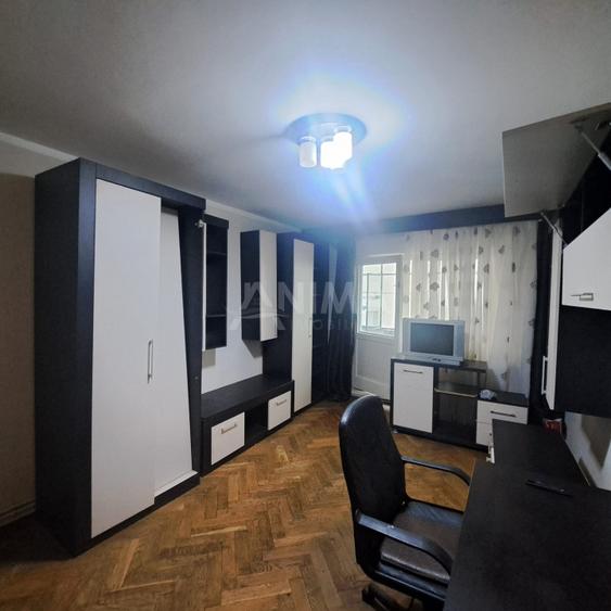 Apartament cu 4 camere, etaj 1, compartimentare decomandată, zonă excelentă