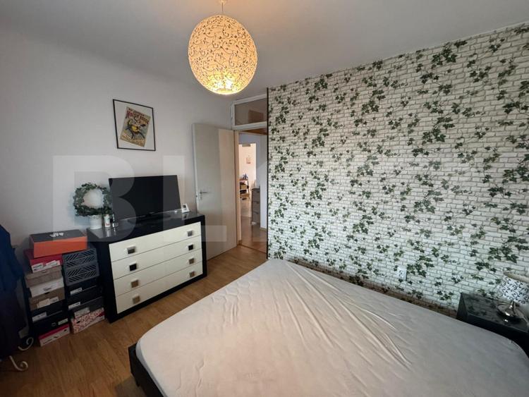 Apartament de 4 camere, 80 mp, decomandat, zona Sara Cartier 1 Mai