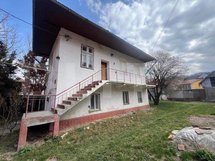 Casă Monument Istoric, Ultracentral Bistrița, 225 mp curte, 2 intrări