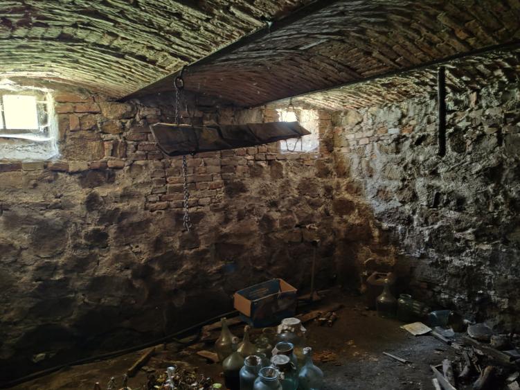 Casa 3 camere libera la vanzare TARLUNGENI